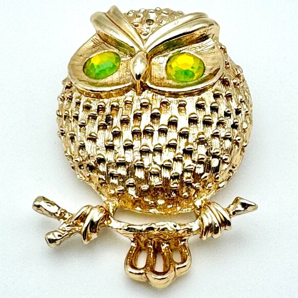 Vintage 70s Sarah Coventry Gold-Tone Owl Brooch W/ Green Eyes - Picture 1 of 9